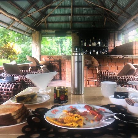 Tatys Homestay Darüsselam Dış mekan fotoğraf