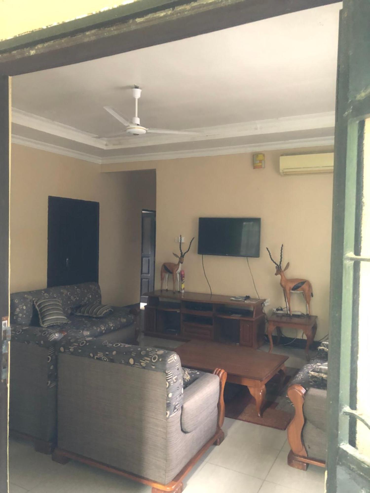 Tatys Homestay Darüsselam Dış mekan fotoğraf