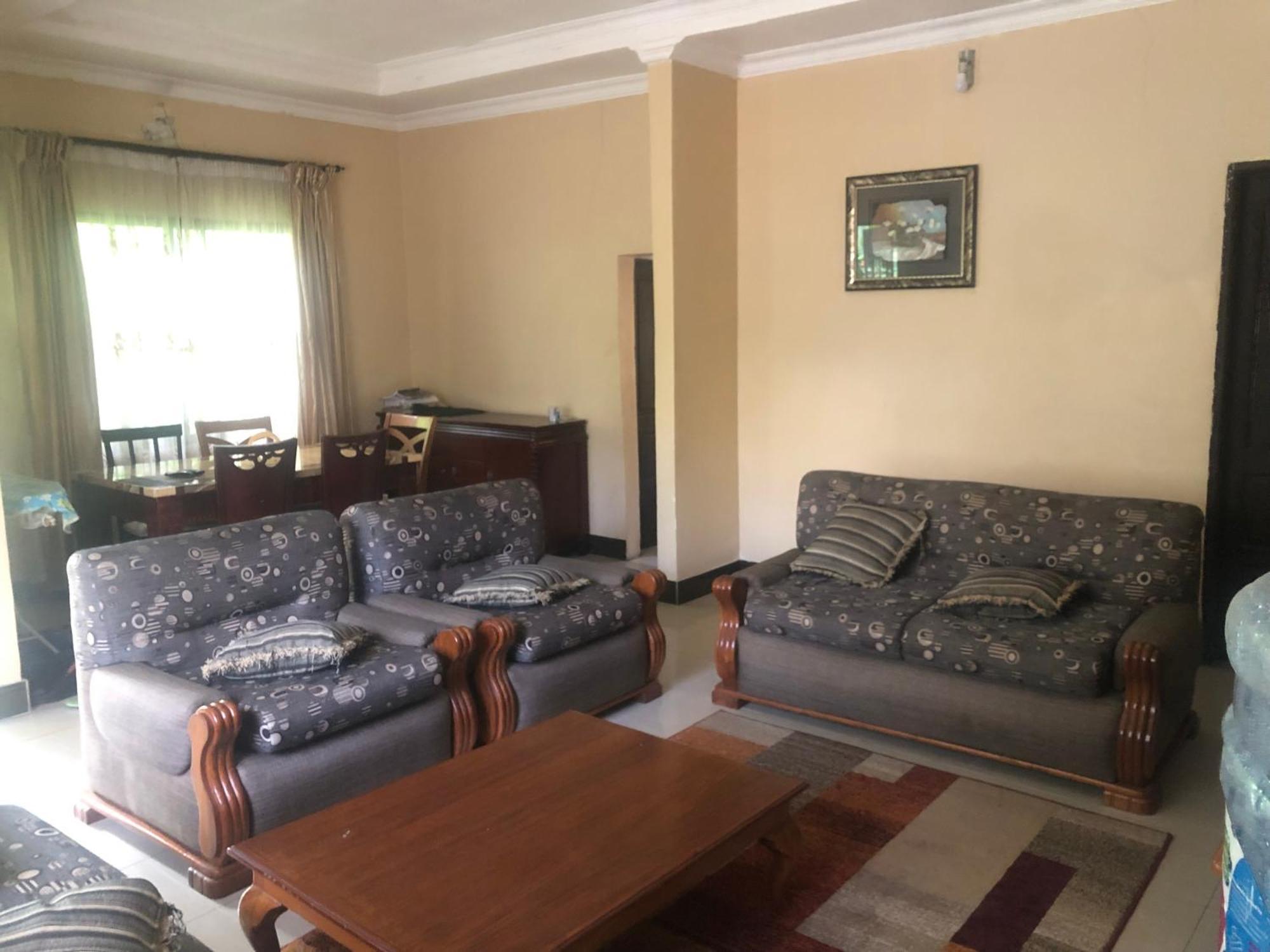 Tatys Homestay Darüsselam Dış mekan fotoğraf