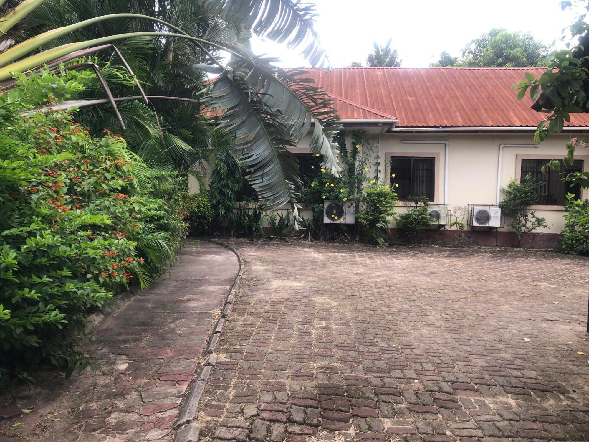 Tatys Homestay Darüsselam Dış mekan fotoğraf