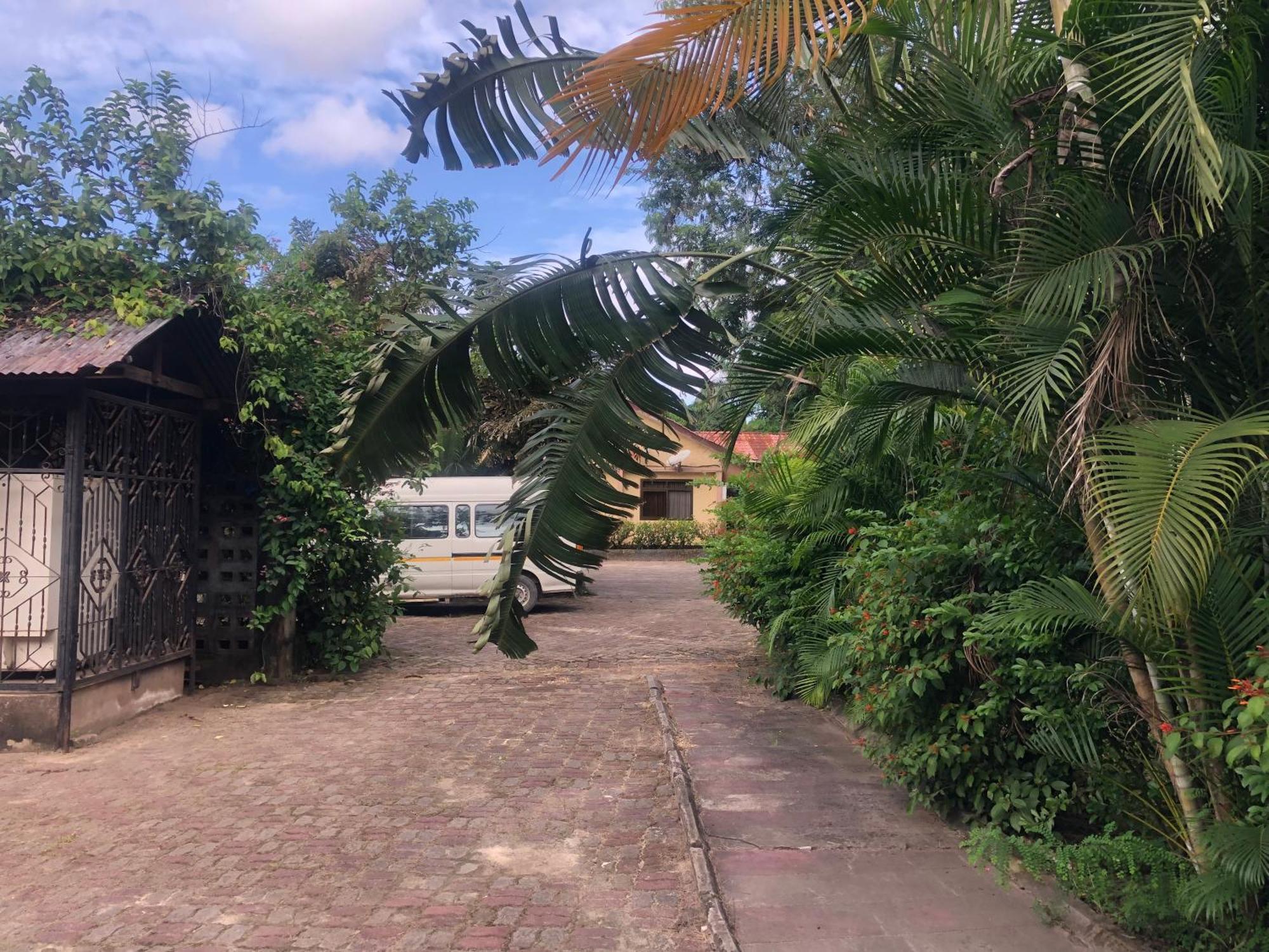 Tatys Homestay Darüsselam Dış mekan fotoğraf