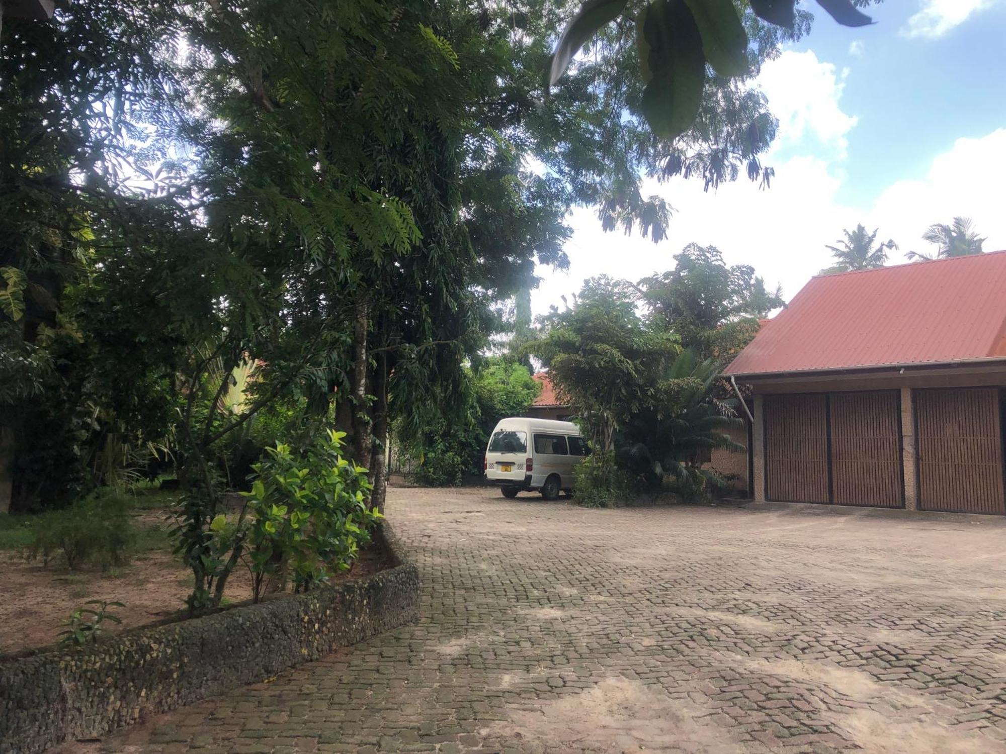 Tatys Homestay Darüsselam Dış mekan fotoğraf