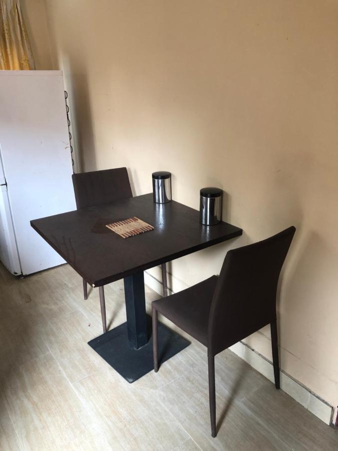 Tatys Homestay Darüsselam Dış mekan fotoğraf