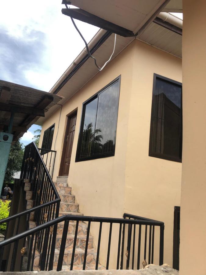 Tatys Homestay Darüsselam Dış mekan fotoğraf