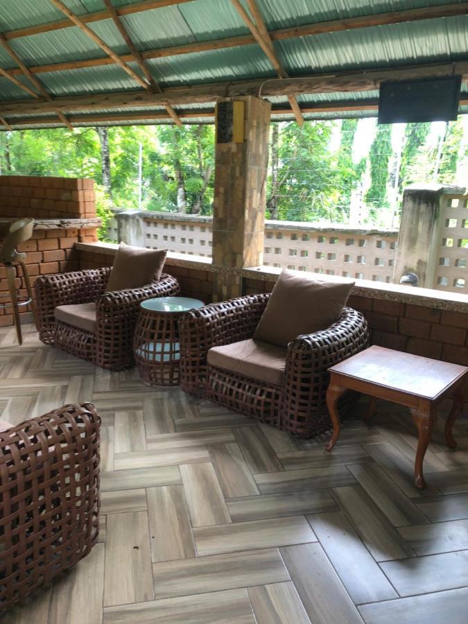 Tatys Homestay Darüsselam Dış mekan fotoğraf