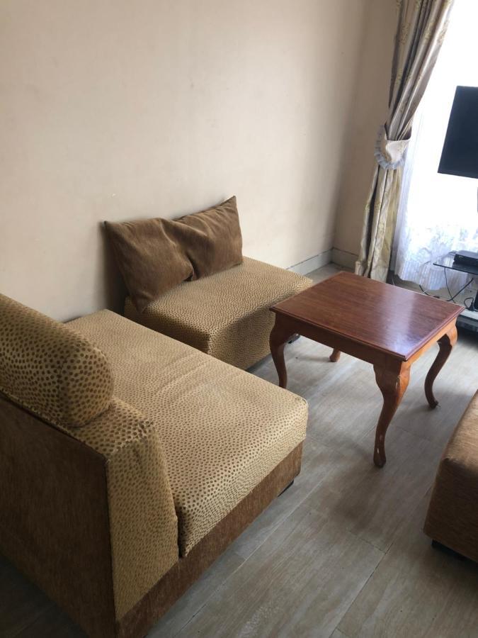 Tatys Homestay Darüsselam Dış mekan fotoğraf
